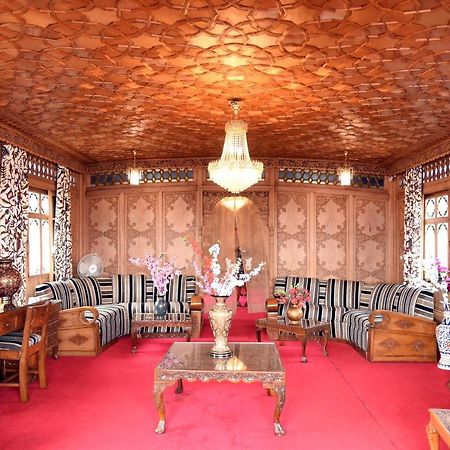 Yadgaar Houseboats Hotel Srīnagar Buitenkant foto