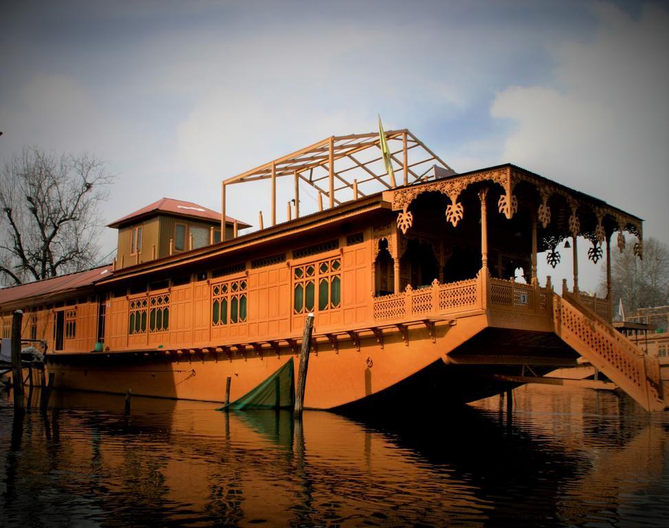 Yadgaar Houseboats Hotel Srīnagar Buitenkant foto