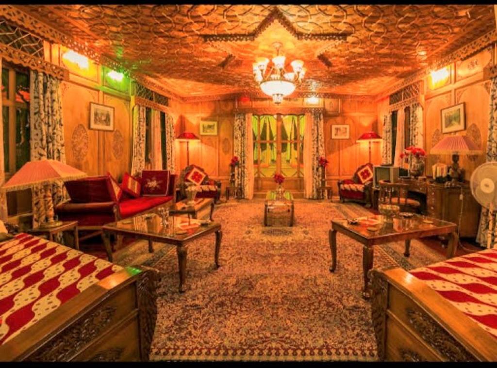 Yadgaar Houseboats Hotel Srīnagar Buitenkant foto