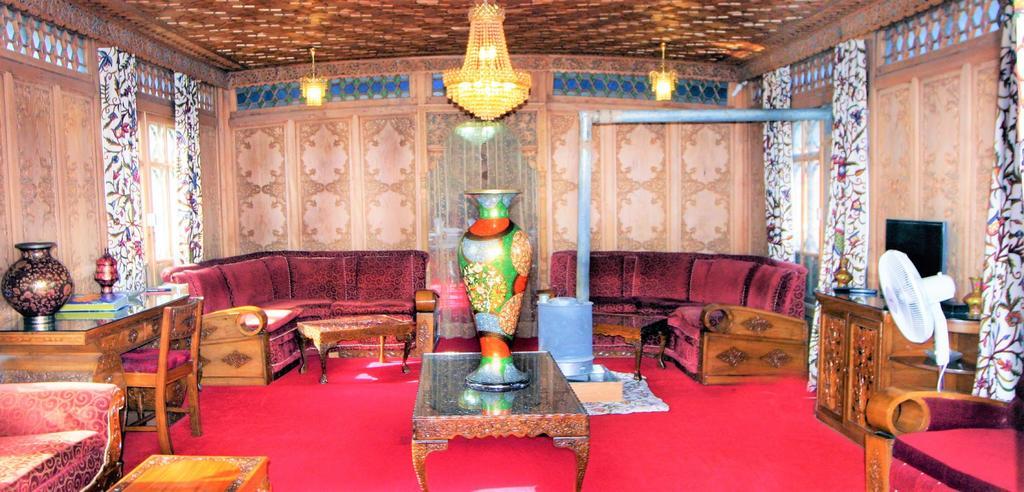 Yadgaar Houseboats Hotel Srīnagar Buitenkant foto