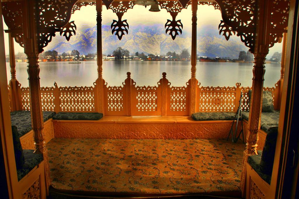 Yadgaar Houseboats Hotel Srīnagar Buitenkant foto