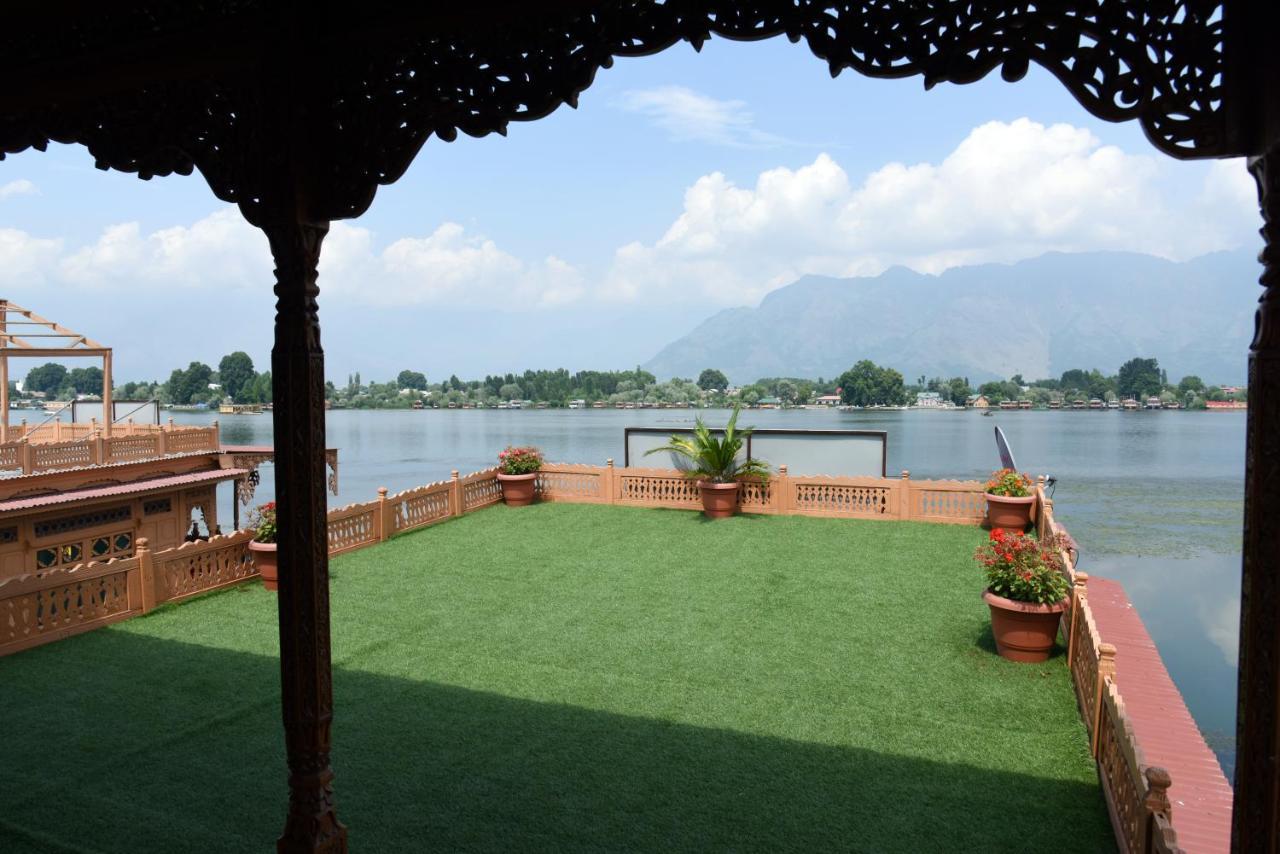 Yadgaar Houseboats Hotel Srīnagar Buitenkant foto