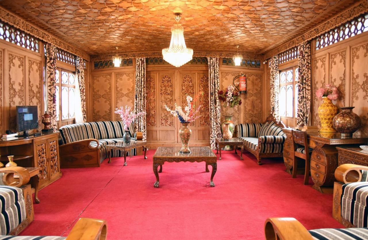 Yadgaar Houseboats Hotel Srīnagar Buitenkant foto